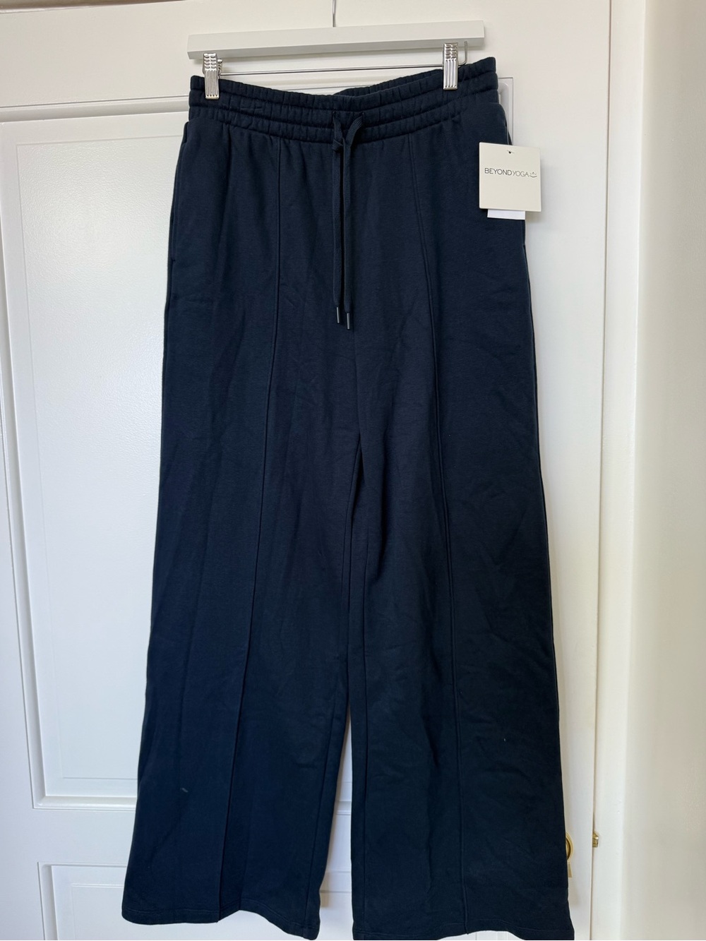 NWT Beyond Yoga Women's Luxefleece Pintuck Wide Leg Pant in Navy